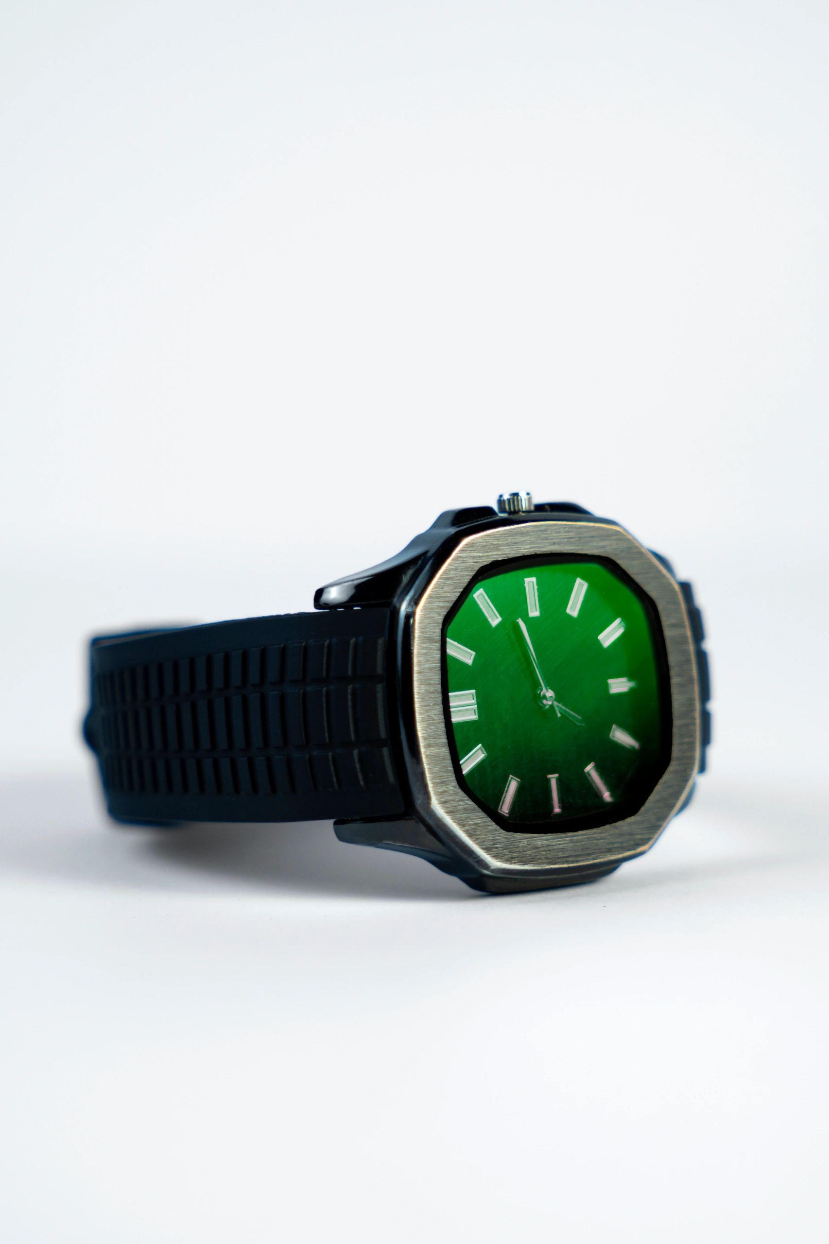 Elegant black unisex wristwatch with reflective dial